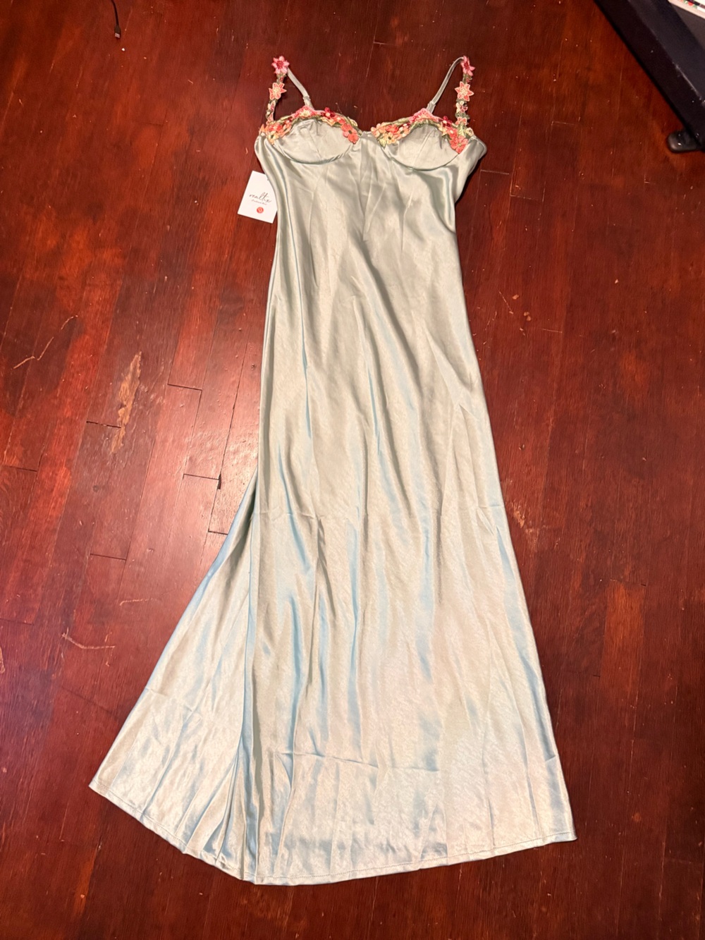 NWT Realtix Sage Green Floral-Accent Maxi Slip Dress Size M - Picture 4 of 8